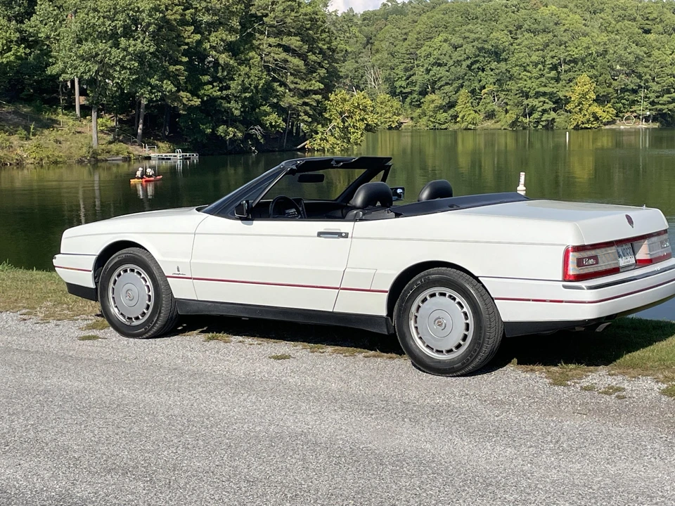 1992 Cadillac Allante - Image 11 of 31