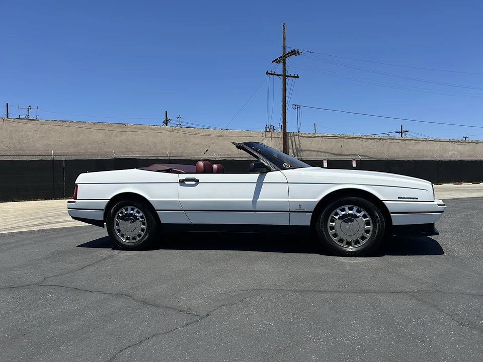 1993 Cadillac Allante - Image 15 of 31
