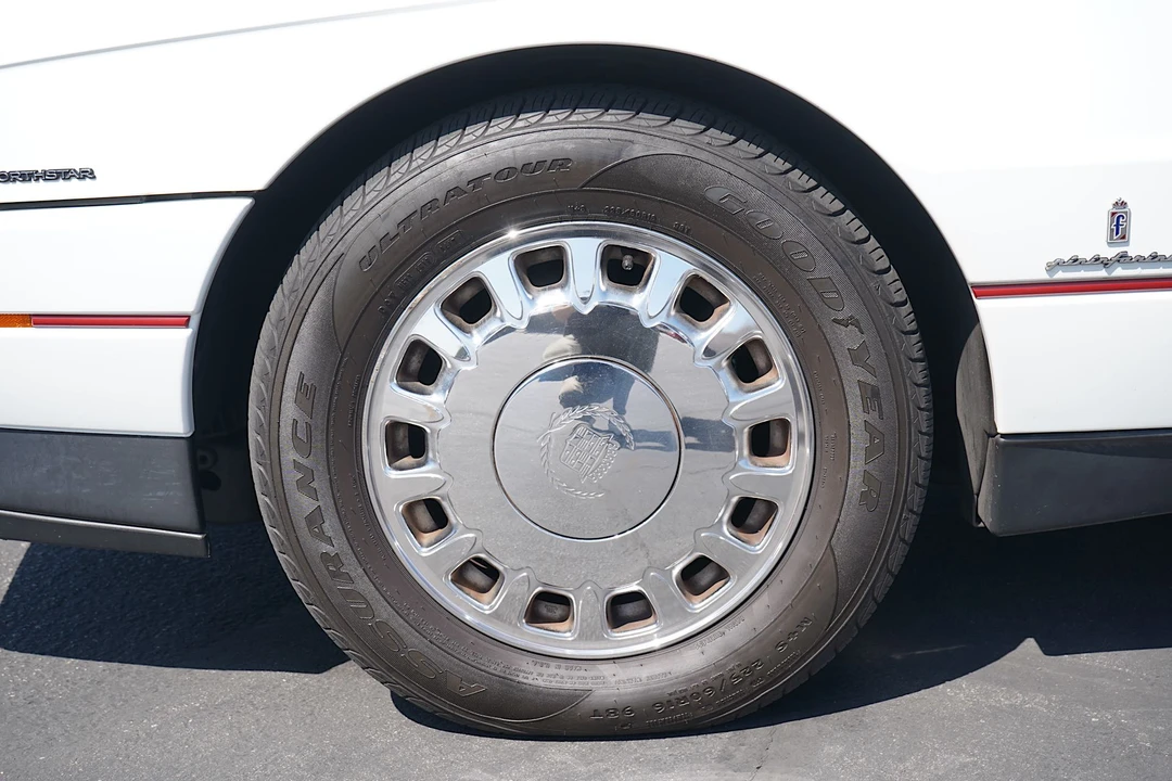 1993 Cadillac Allante - Image 24 of 31