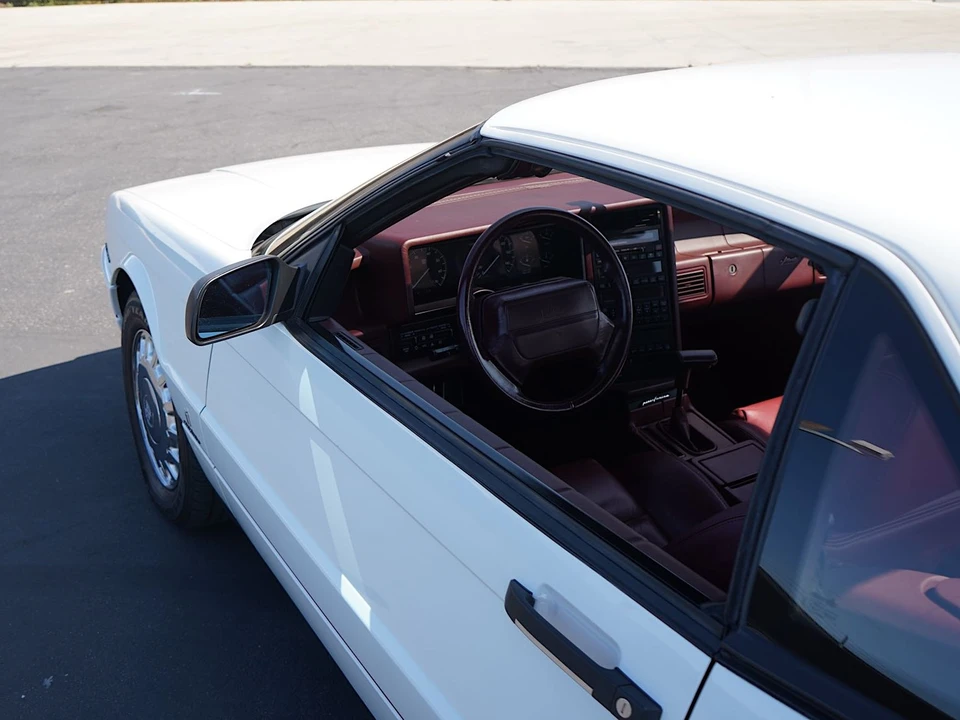 1993 Cadillac Allante - Image 26 of 31