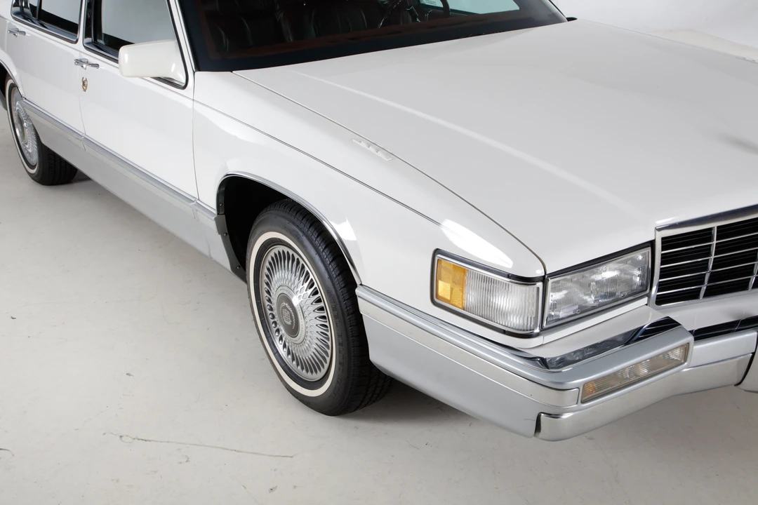 1993 Cadillac DeVille 7th Gen - Image 18 of 31