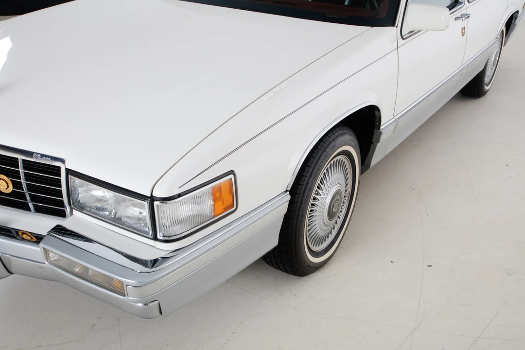 1993 Cadillac DeVille 7th Gen - Image 24 of 31