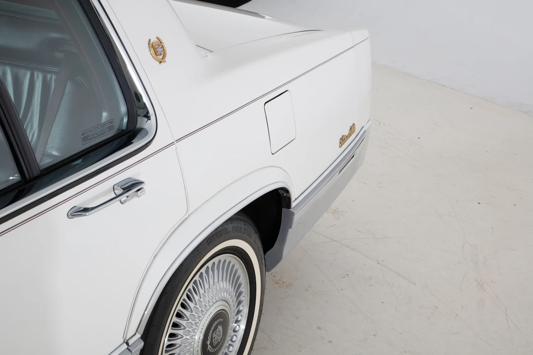 1993 Cadillac DeVille 7th Gen - Image 25 of 31