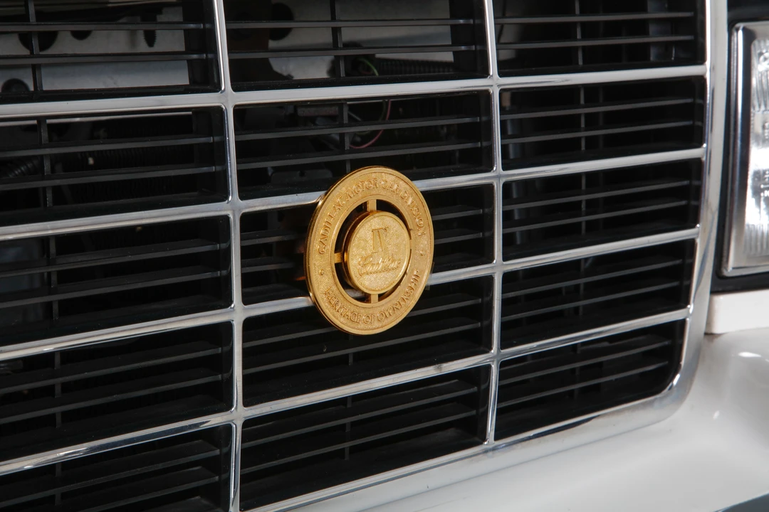 1993 Cadillac DeVille 7th Gen - Image 22 of 31