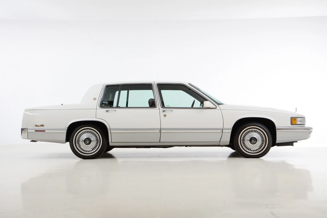 1993 Cadillac DeVille 7th Gen - Image 10 of 31