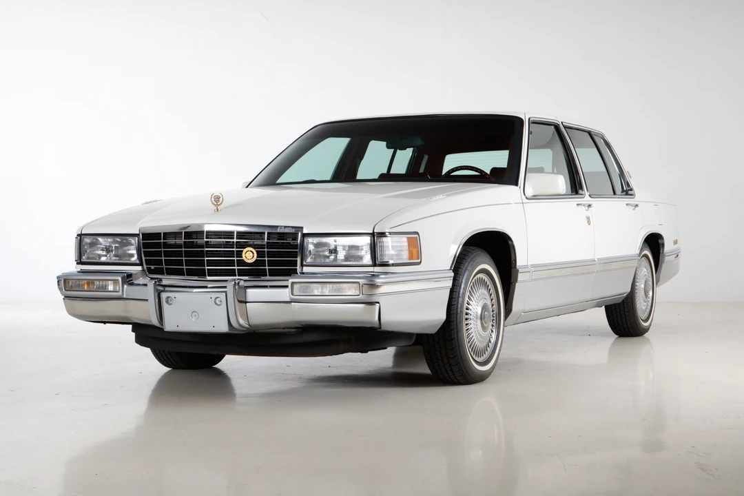1993 Cadillac DeVille 7th Gen - Image 2 of 31