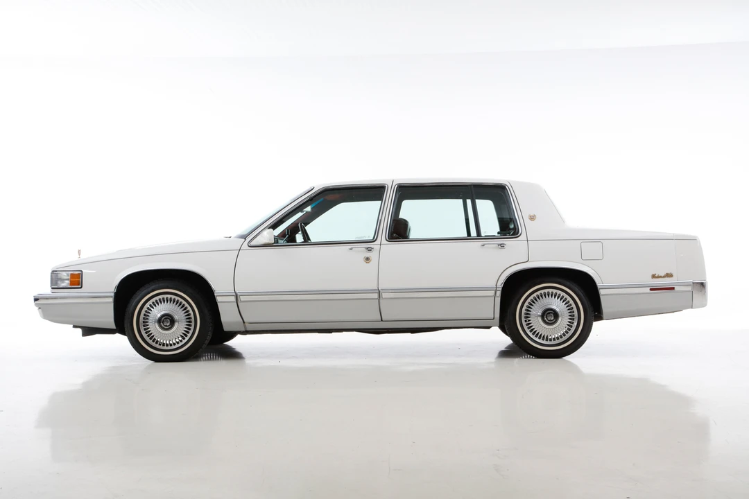 1993 Cadillac DeVille 7th Gen - Image 17 of 31