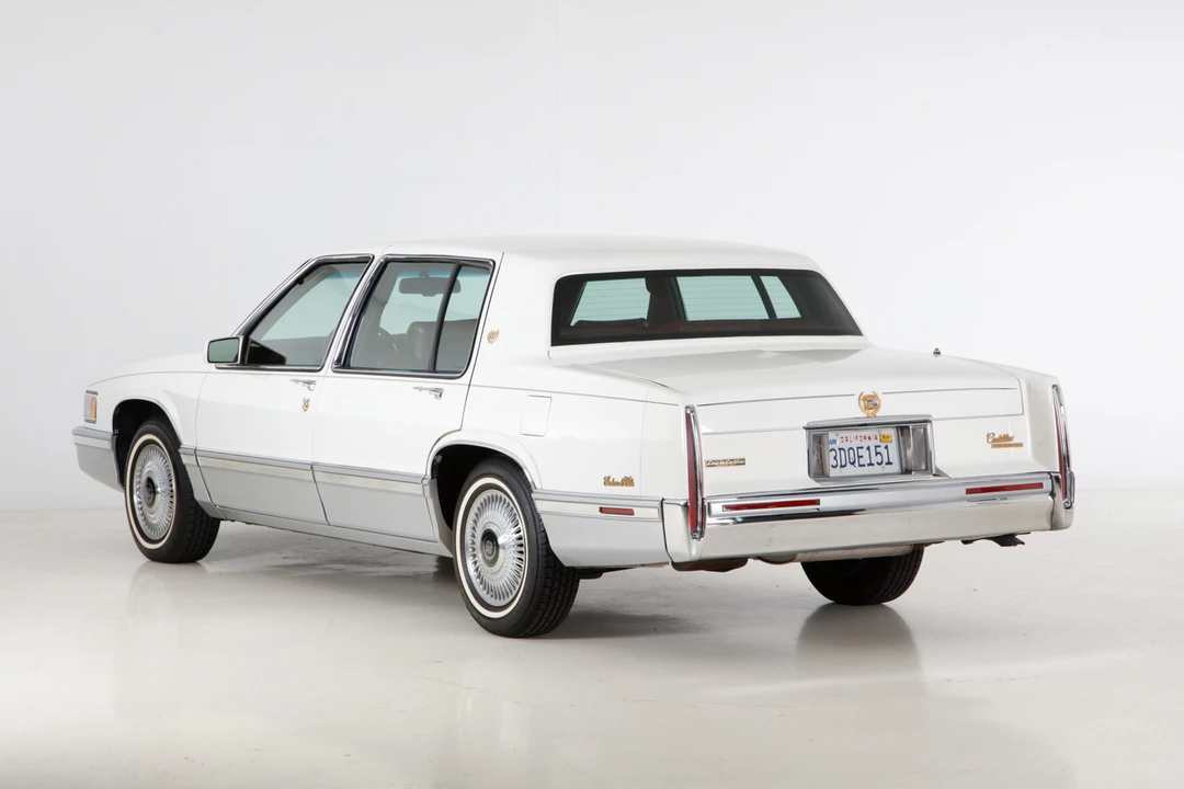 1993 Cadillac DeVille 7th Gen - Image 15 of 31
