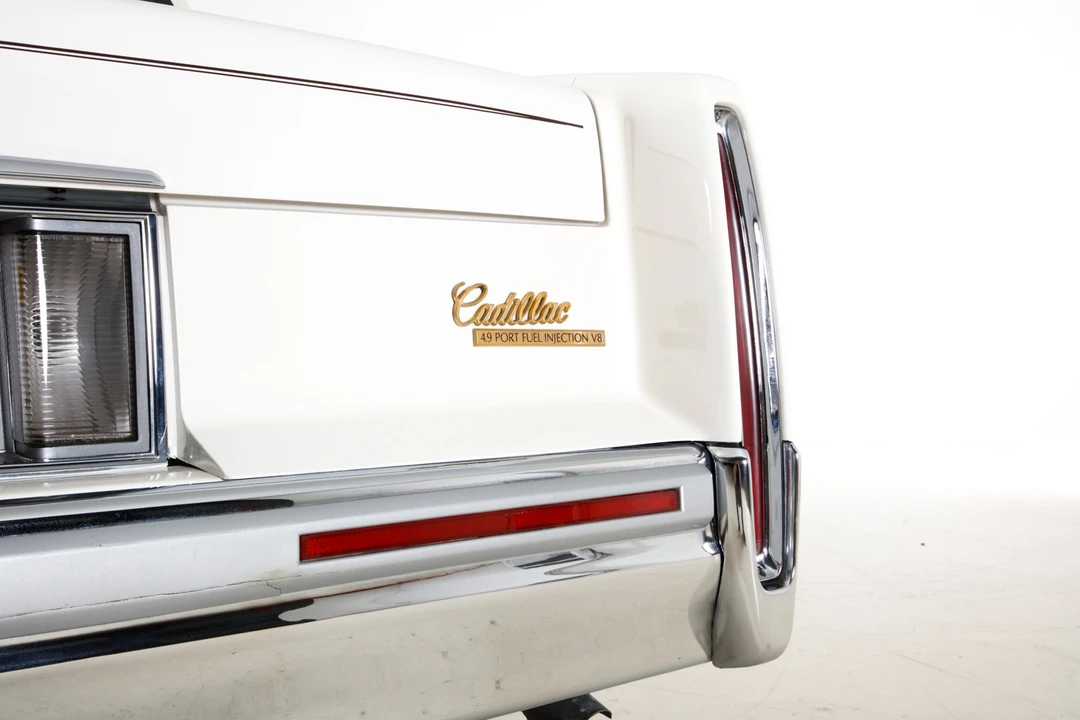 1993 Cadillac DeVille 7th Gen - Image 30 of 31
