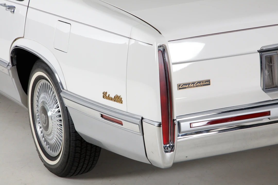 1993 Cadillac DeVille 7th Gen - Image 26 of 31
