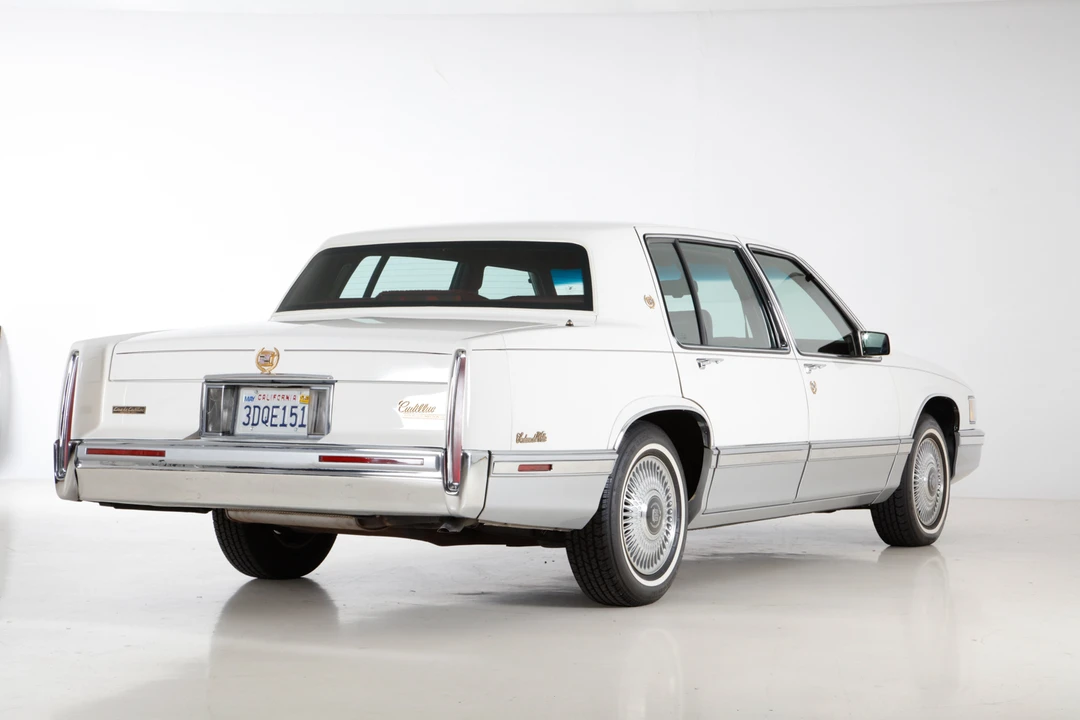1993 Cadillac DeVille 7th Gen - Image 13 of 31