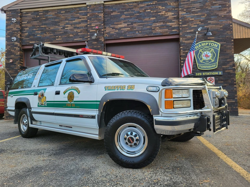 1994 GMC Suburban 8th Gen - Image 10 of 31