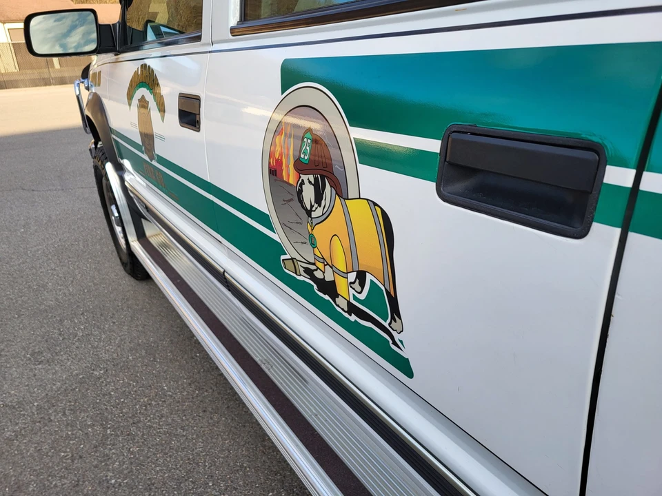 1994 GMC Suburban 8th Gen - Image 25 of 31