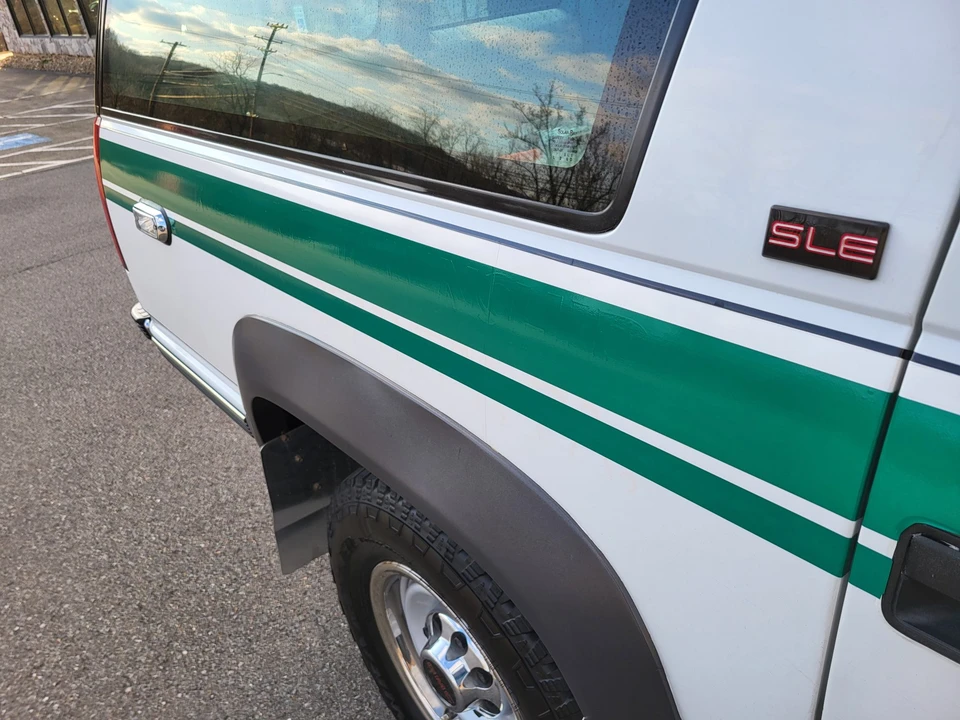 1994 GMC Suburban 8th Gen - Image 13 of 31