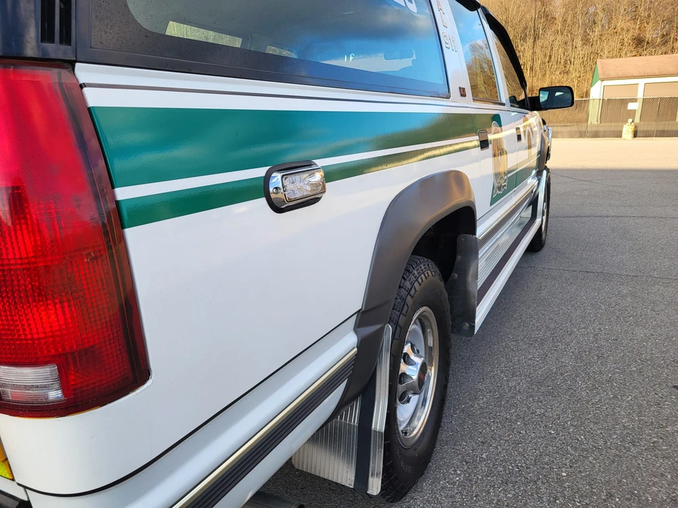 1994 GMC Suburban 8th Gen - Image 19 of 31
