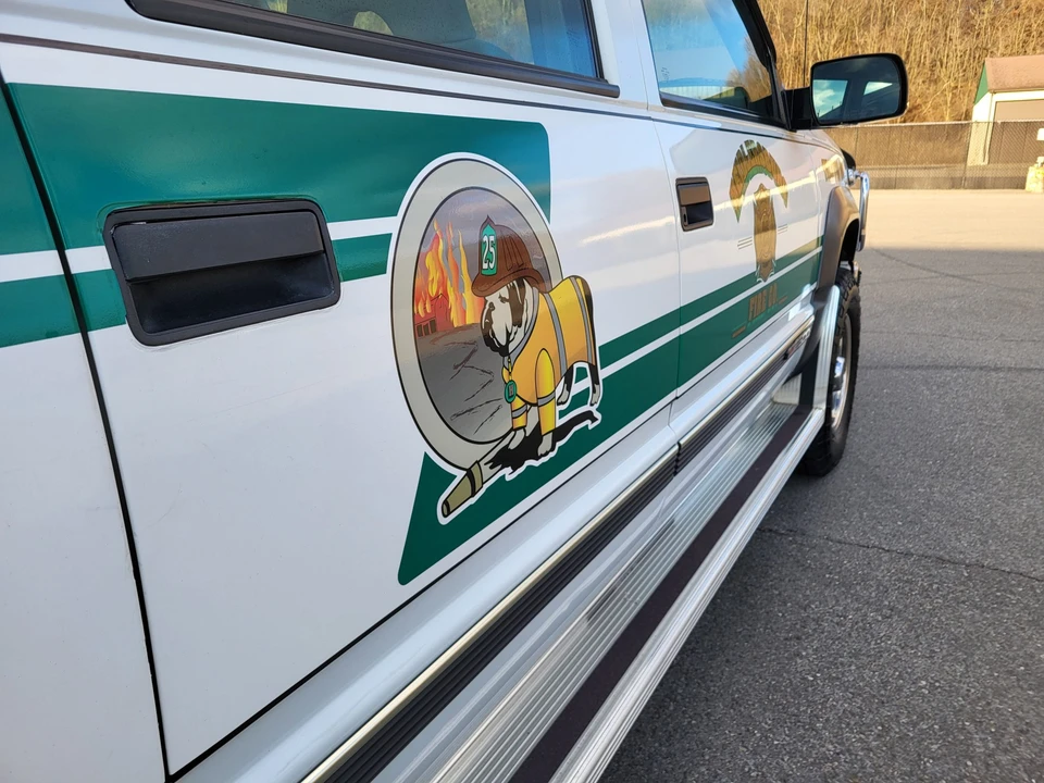 1994 GMC Suburban 8th Gen - Image 17 of 31