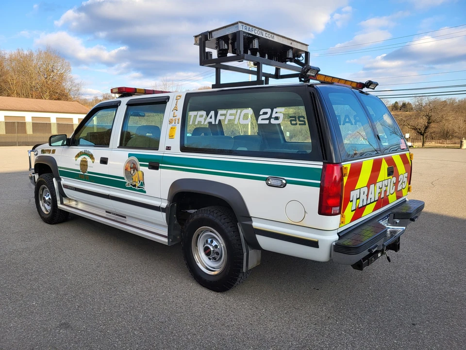 1994 GMC Suburban 8th Gen - Image 5 of 31