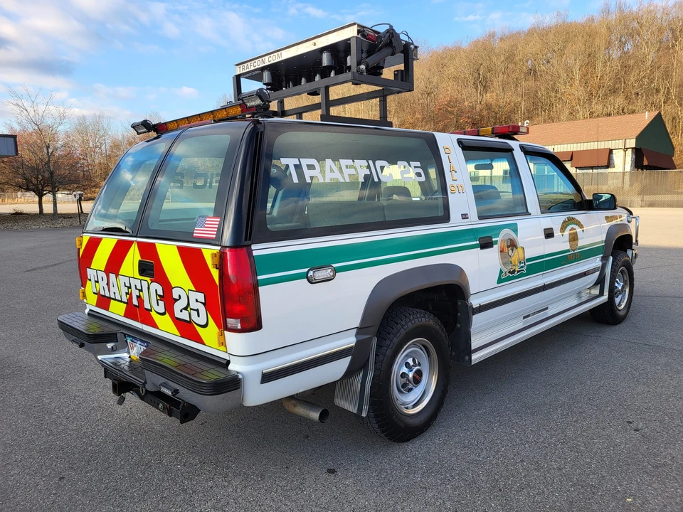 1994 GMC Suburban 8th Gen - Image 7 of 31