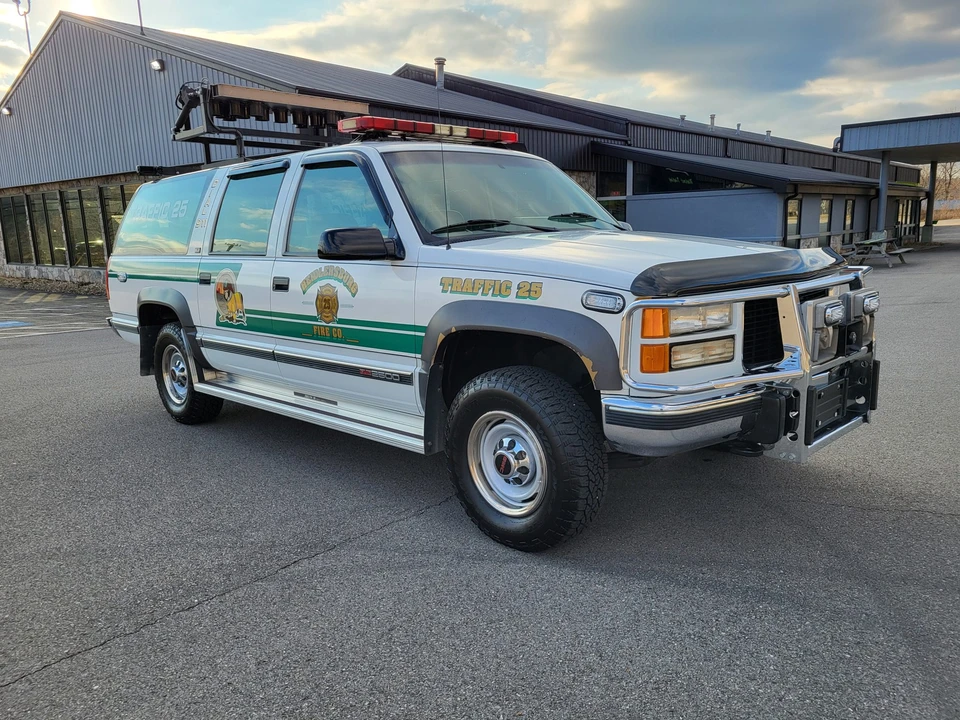 1994 GMC Suburban 8th Gen - Image 9 of 31
