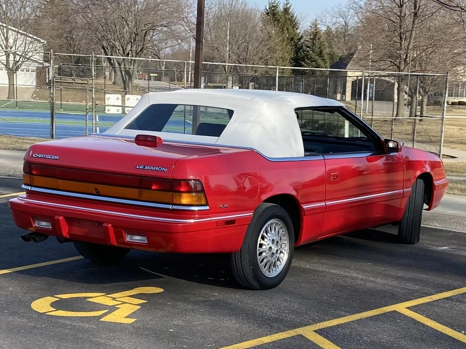 1995 Chrysler LeBaron - Image 18 of 31