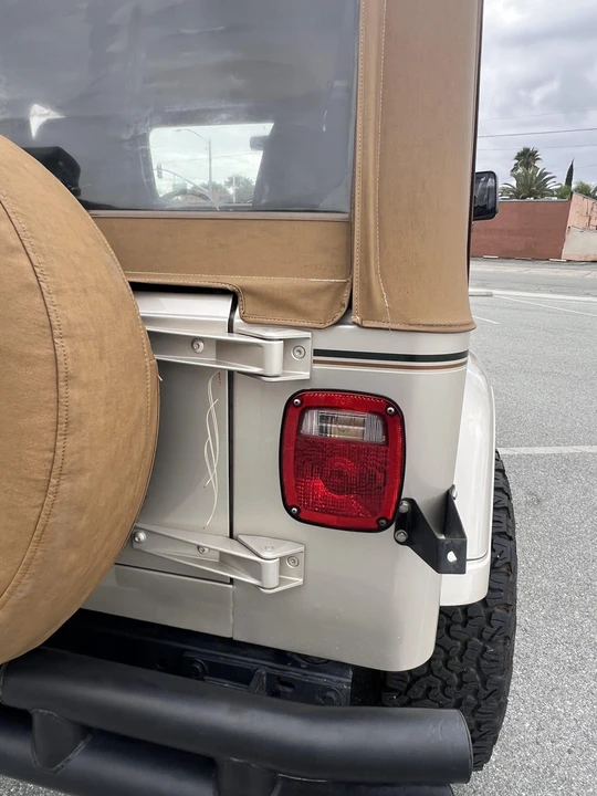 1995 Jeep YJ Wrangler - Image 16 of 31