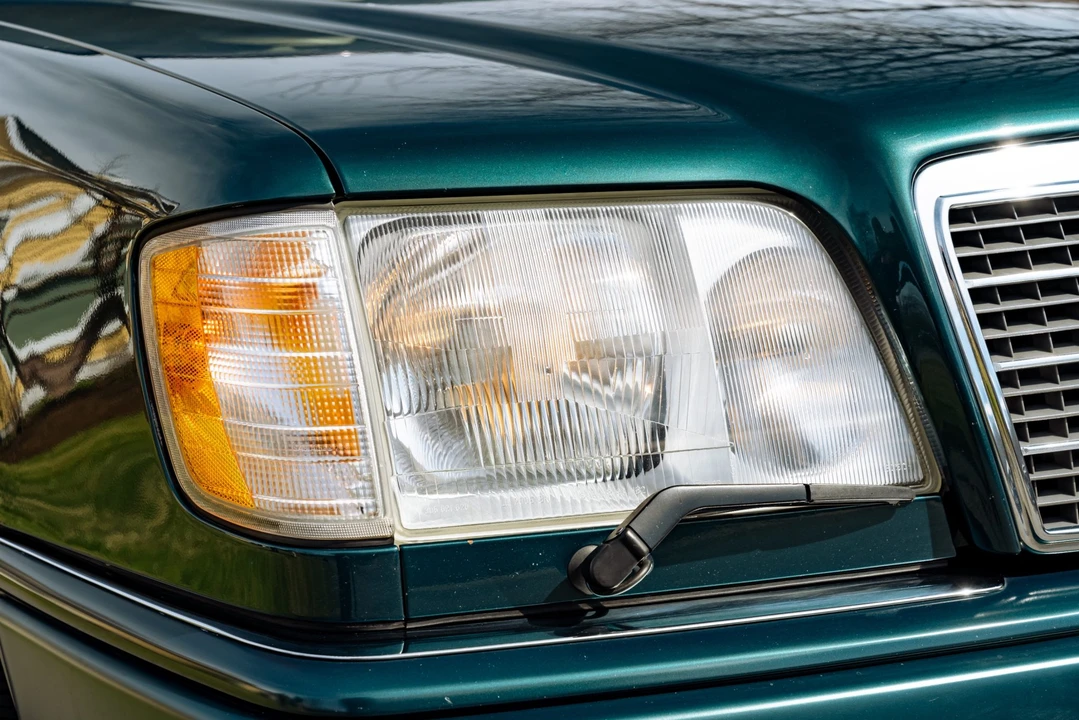 1995 Mercedes-Benz W124 E-Class - Image 28 of 31