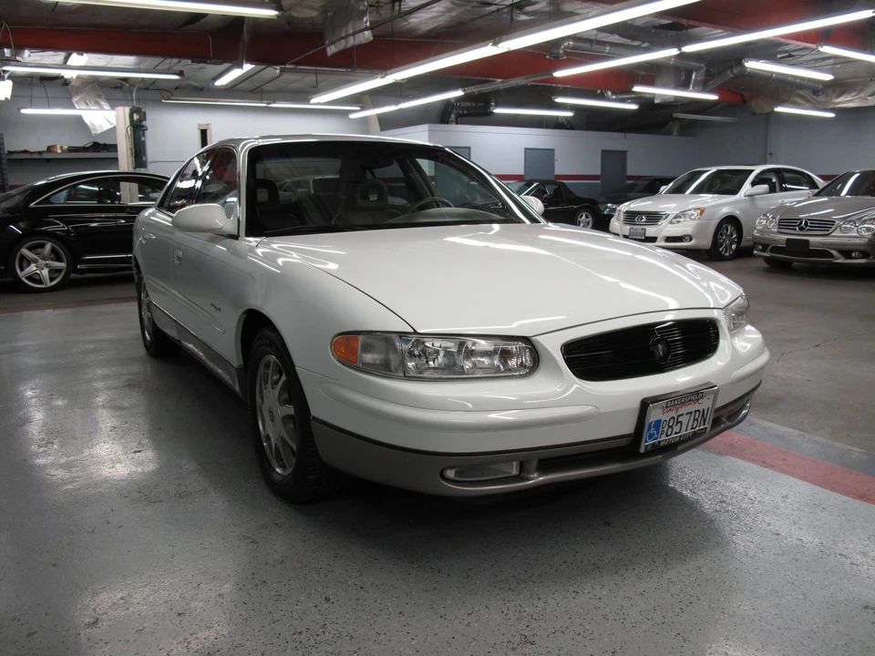 1998 Buick Regal - Image 2 of 31