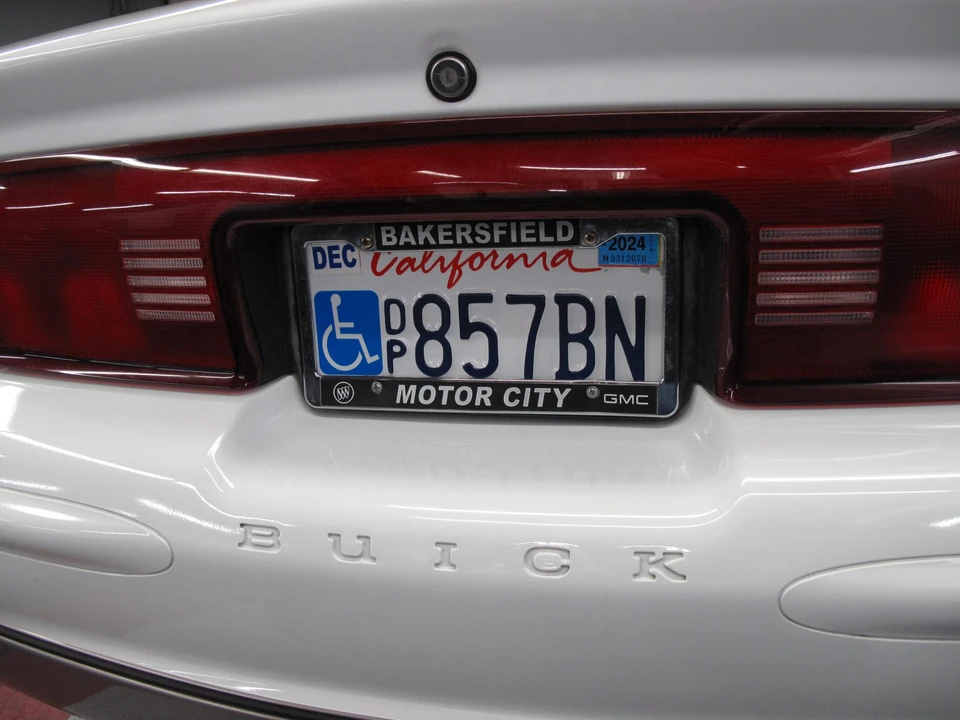 1998 Buick Regal - Image 29 of 31