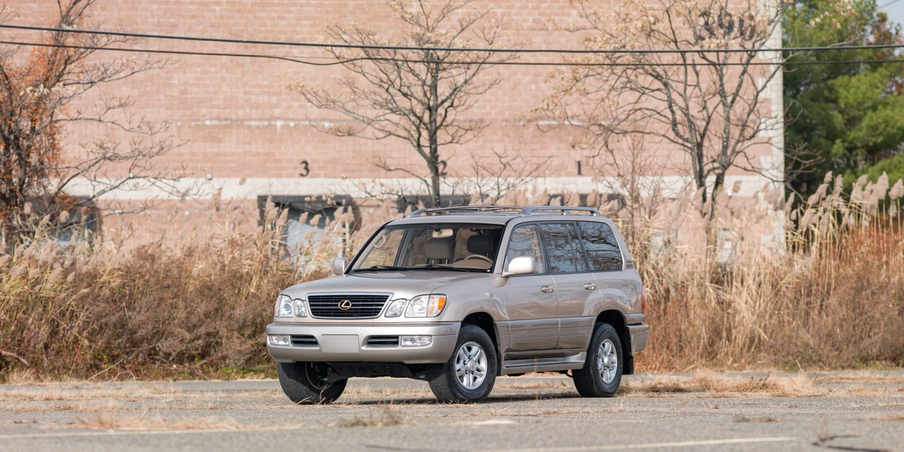 1998 Lexus LX 2nd Gen - Image 3 of 31