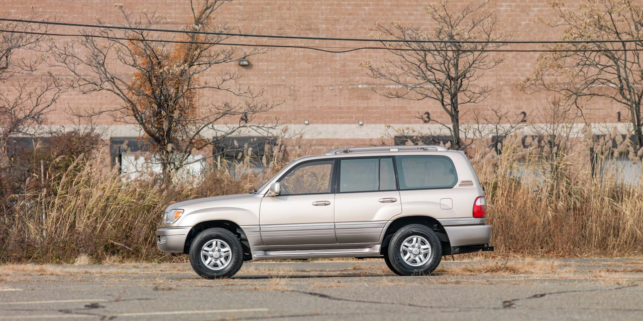 1998 Lexus LX 2nd Gen - Image 8 of 31