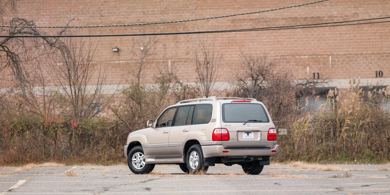 1998 Lexus LX 2nd Gen - Image 12 of 31