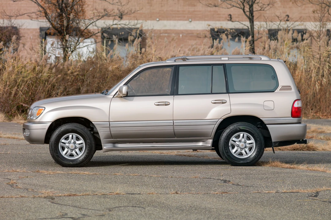 1998 Lexus LX 2nd Gen - Image 10 of 31
