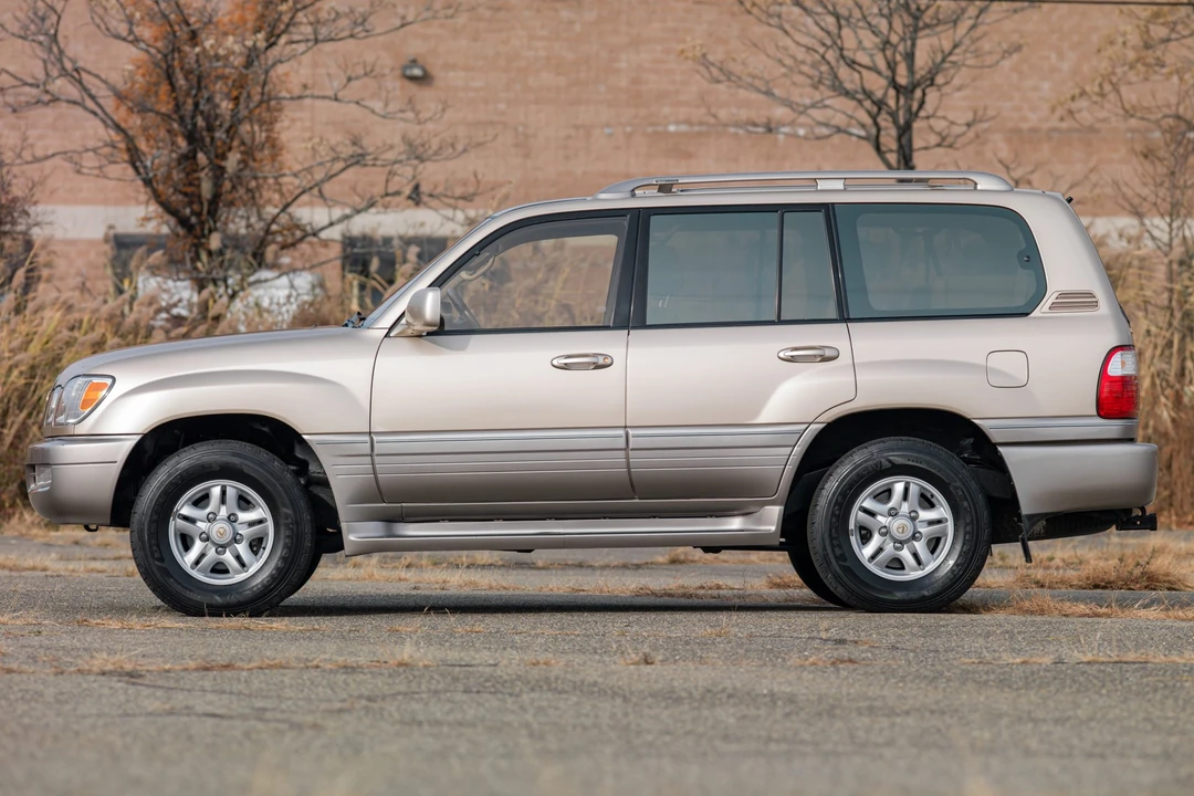 1998 Lexus LX 2nd Gen - Image 11 of 31