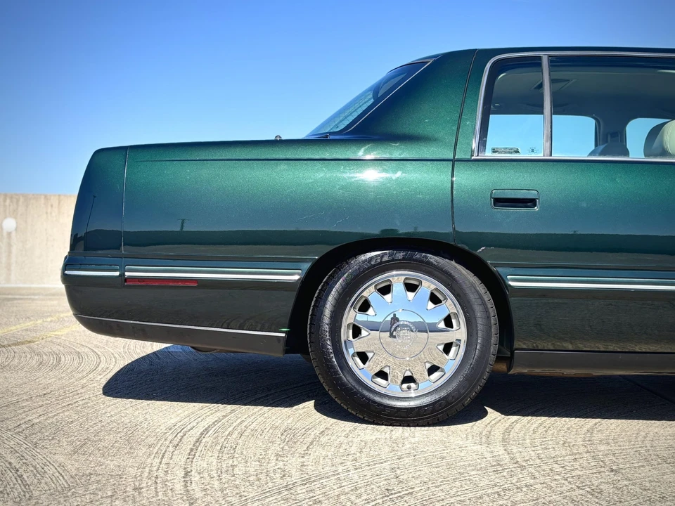 1999 Cadillac DeVille 7th Gen - Image 19 of 31