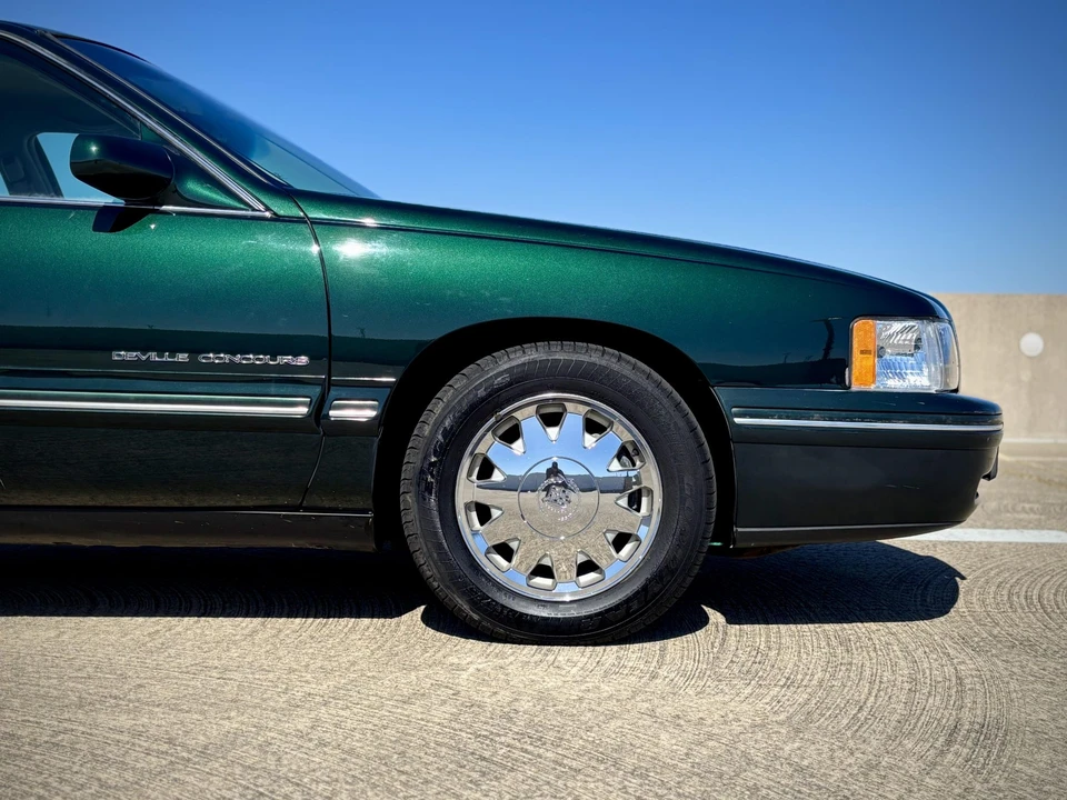 1999 Cadillac DeVille 7th Gen - Image 17 of 31