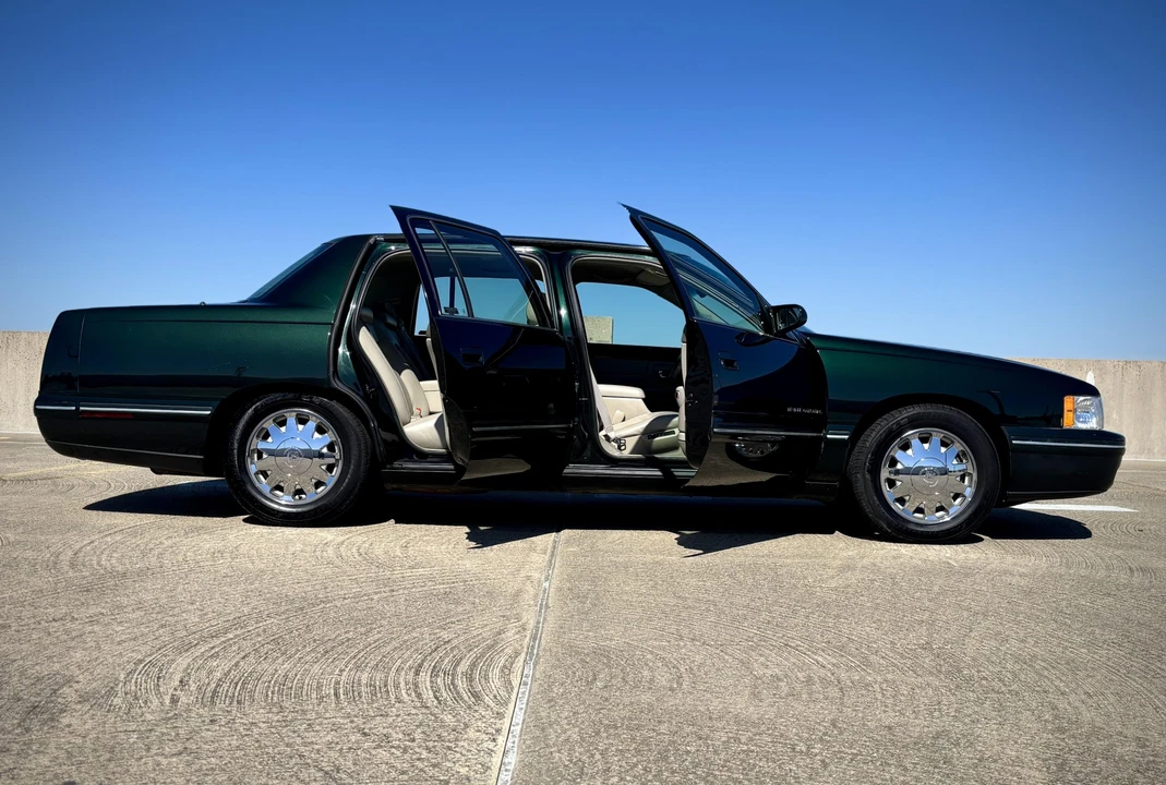 1999 Cadillac DeVille 7th Gen - Image 11 of 31