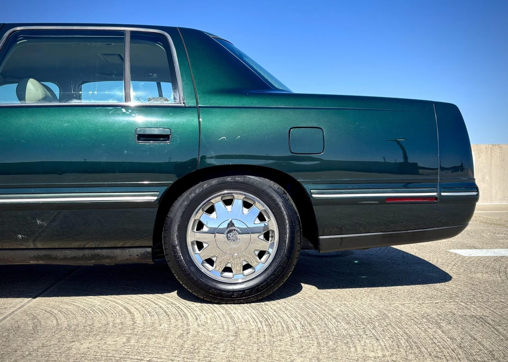 1999 Cadillac DeVille 7th Gen - Image 24 of 31