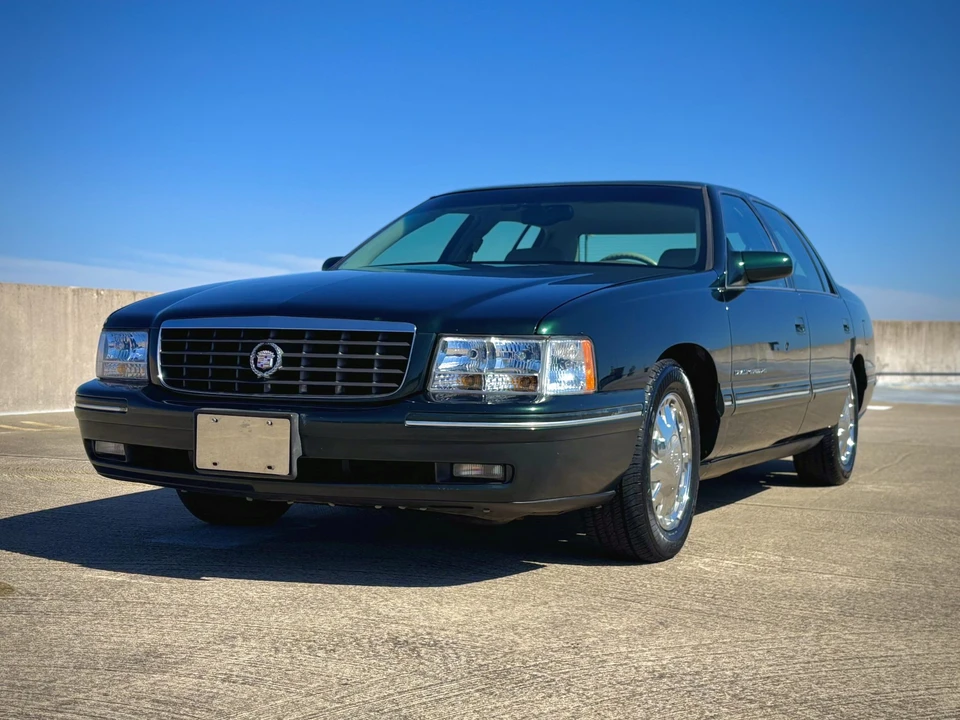 1999 Cadillac DeVille 7th Gen - Image 2 of 31