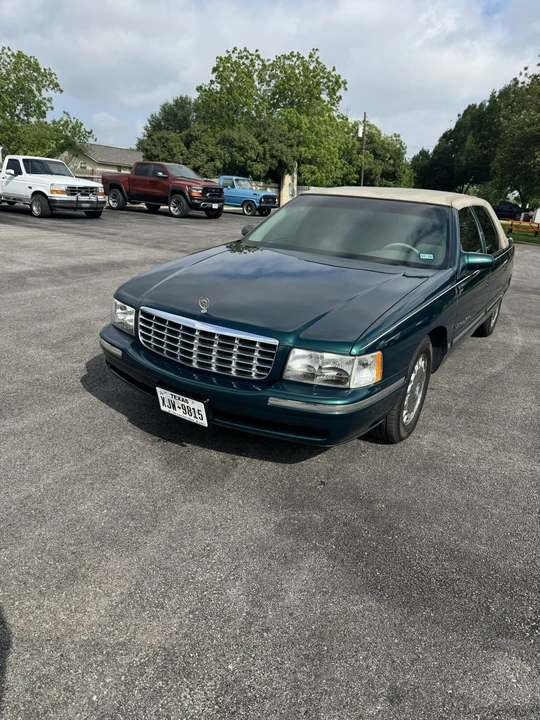 1999 Cadillac DeVille 7th Gen - Image 2 of 31