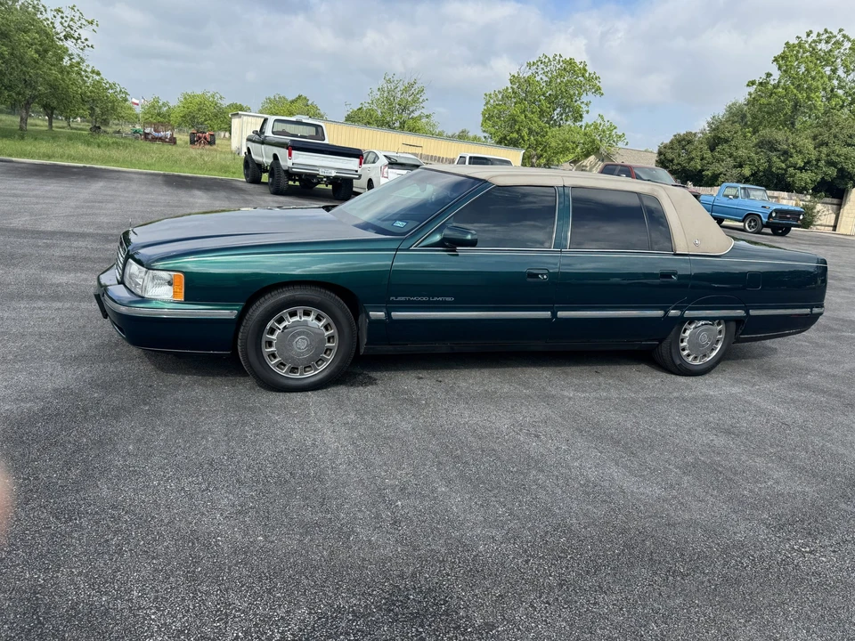 1999 Cadillac DeVille 7th Gen - Image 4 of 31