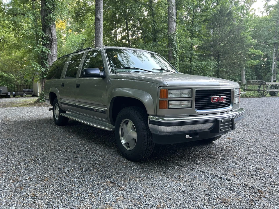 1999 GMC Suburban 8th Gen - Image 8 of 31