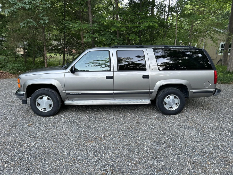 1999 GMC Suburban 8th Gen - Image 16 of 31