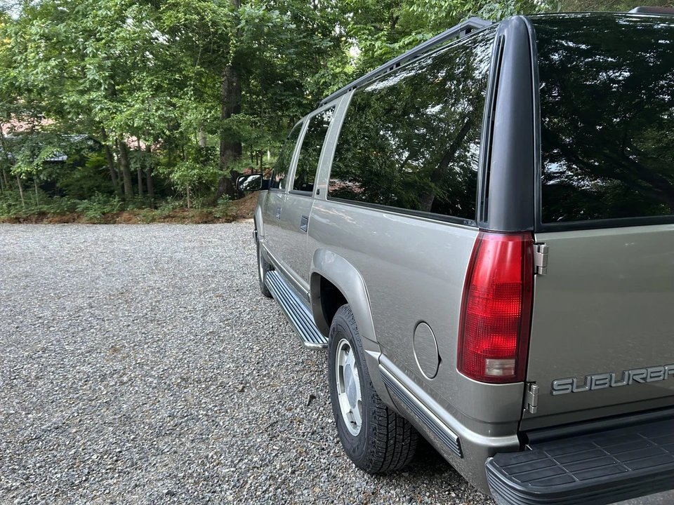 1999 GMC Suburban 8th Gen - Image 19 of 31
