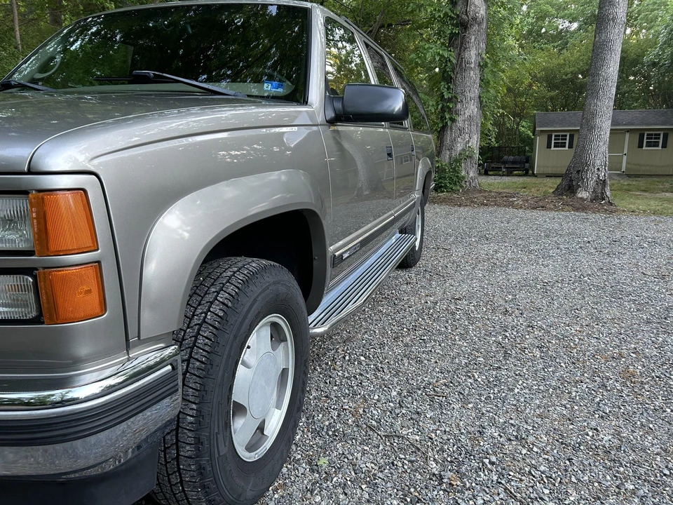 1999 GMC Suburban 8th Gen - Image 21 of 31