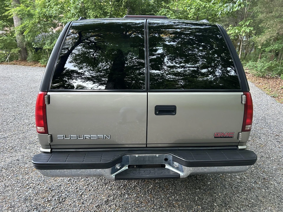 1999 GMC Suburban 8th Gen - Image 14 of 31