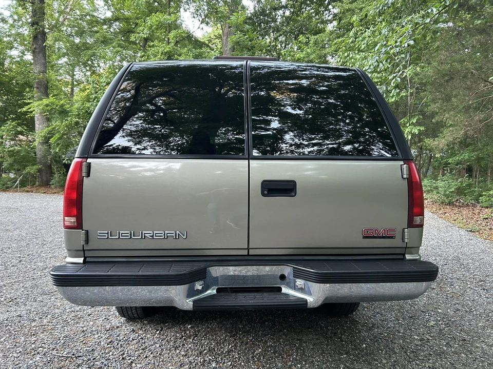 1999 GMC Suburban 8th Gen - Image 13 of 31