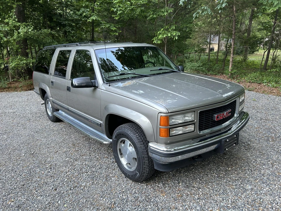 1999 GMC Suburban 8th Gen - Image 7 of 31