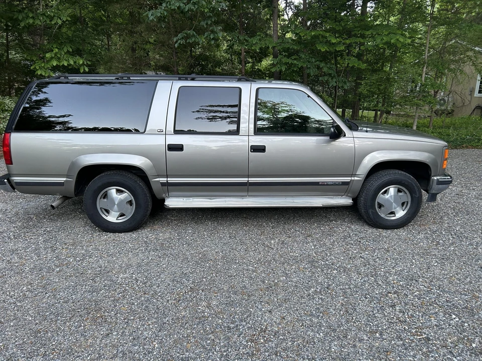 1999 GMC Suburban 8th Gen - Image 9 of 31