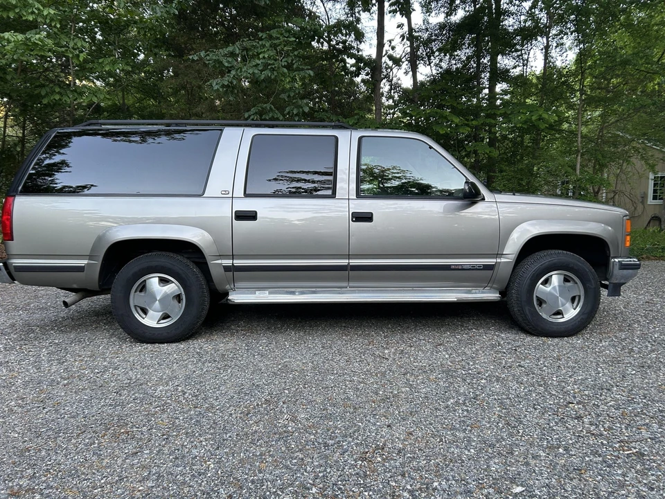 1999 GMC Suburban 8th Gen - Image 10 of 31