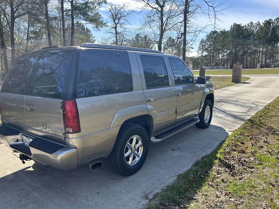 2000 Cadillac Escalade 1st Gen - Image 25 of 31